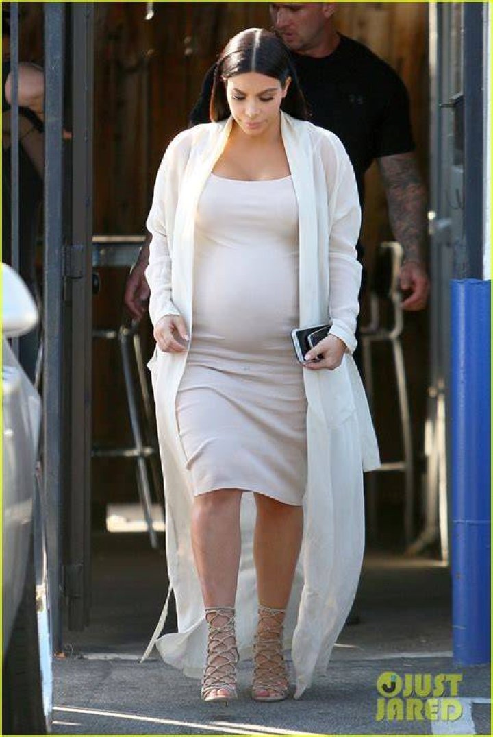 01-kim-kardashian-baby-bump