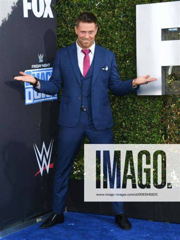 04 October 2019 - Los Angeles, California - Nikki Bella, Brie Bella. WWE 20th Anniversary Celebration Marking Premiere Of WWE Friday Night SmackDown On FOX held at Staples Center. Photo Credit: Birdie Thompson/AdMedia /MediaPunch /IPX