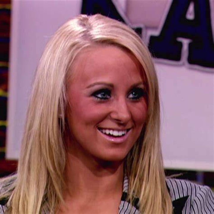 02132012_leah_messer_pageant3