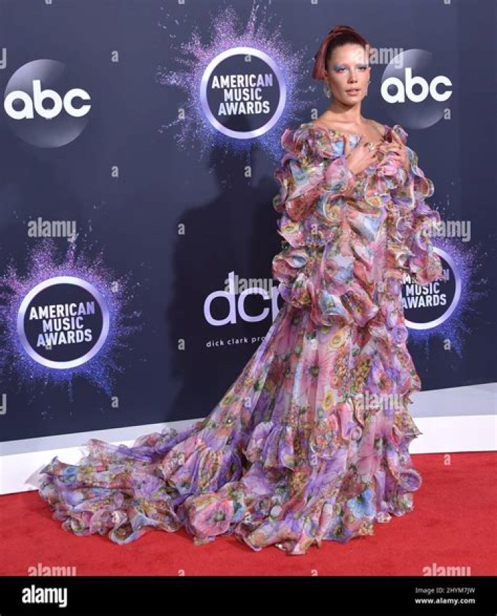 2019 American Music Awards held at the Microsoft Theatre on November 24, 2019 in Los Angeles, CA. &copy; OConnor-Arroyo/AFF-USA.com. 24 Nov 2019 Pictured: Kelly Osbourne. Photo credit: OConnor-Arroyo/AFF-USA.com / MEGA TheMegaAgency.com +1 888 505 6342 (Mega Agency TagID: MEGA555646_001.jpg) [Photo via Mega Agency]