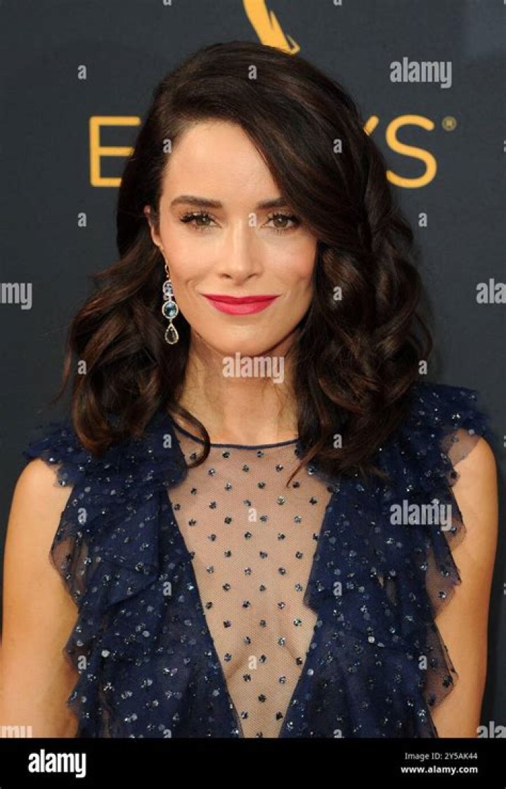 abigail-spencer-emmys-2016-emmy-awards