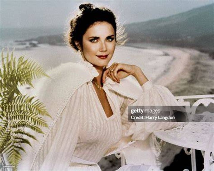 Actress Lynda Carter poses with her husband, Hollywood producer and manager Ron Samuels, following their wedding ceremony in Beverly Hills, Ca., May 28, 1977. (AP Photo)