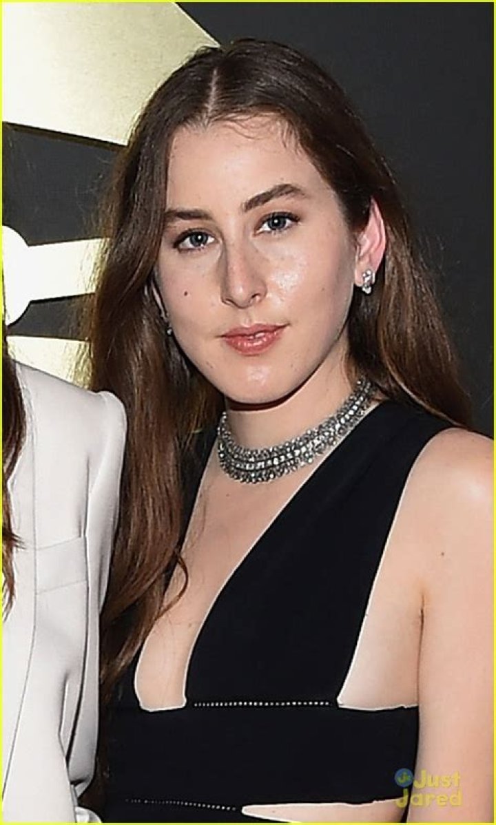 alana-haim-grammys-2015-grammy-awards