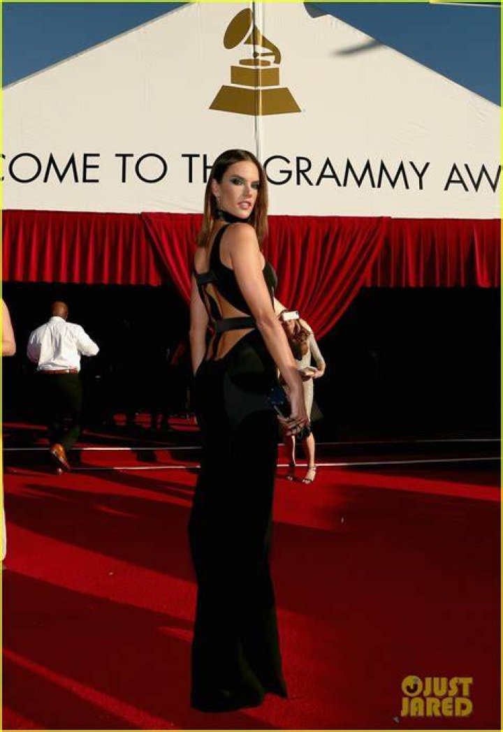 Alessandra-Ambrosio-grammys-2016-grammy-awards-best-dressed