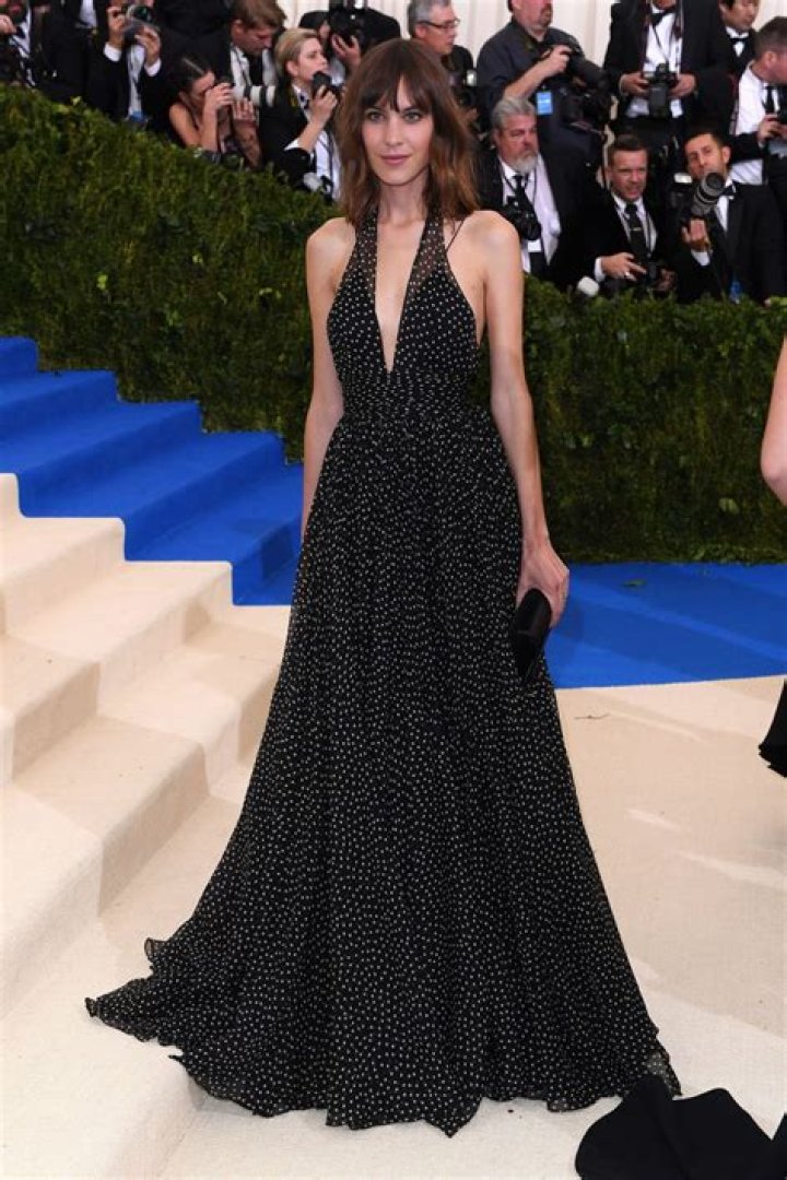 Alexa-Chung-met-gala-2017-beauty