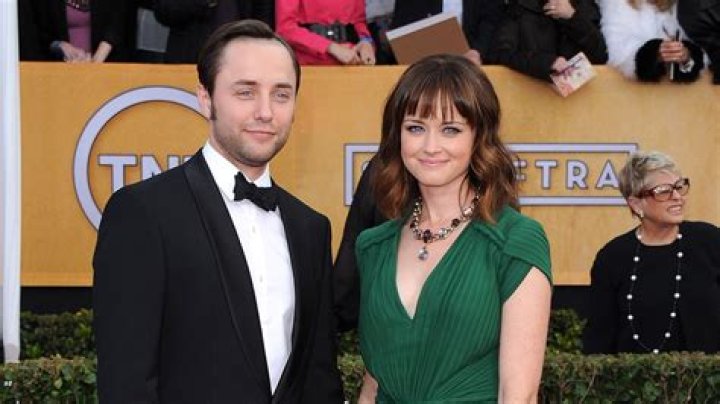 Alexis Bledel Pregnant