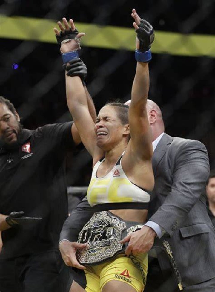 Amanda-Nunes-winning-art-ftr