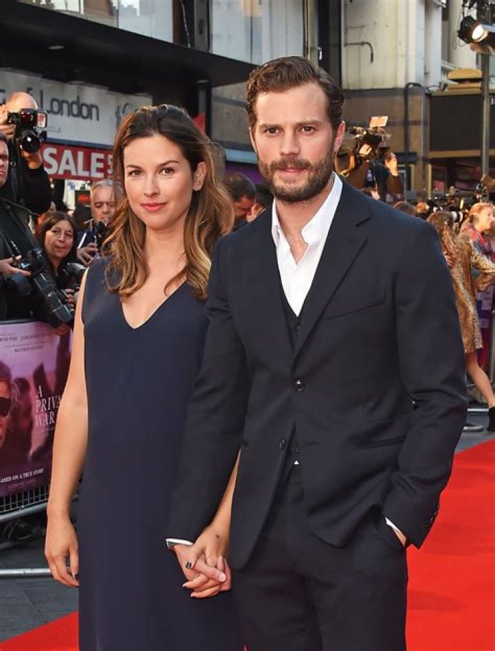 Amelia-Warner-Jamie-Dornan-golden-globes-2015