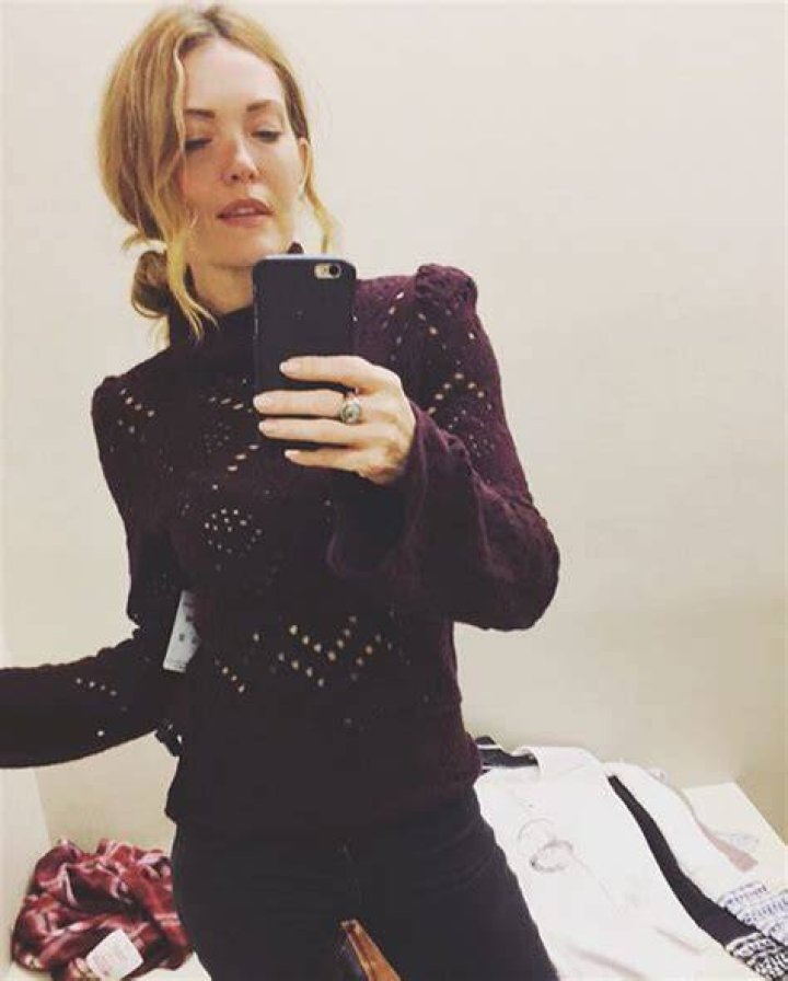 amy-purdy-shopping-selfie