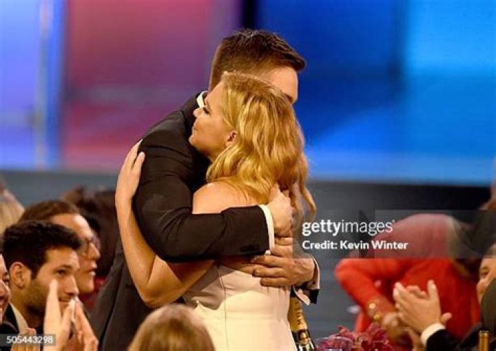 amy-schumer-ben-h-critics-choice-2016-red-carpet
