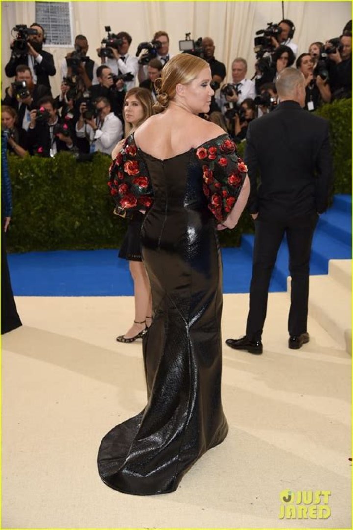 Amy-Schumer-met-gala-2017-beauty