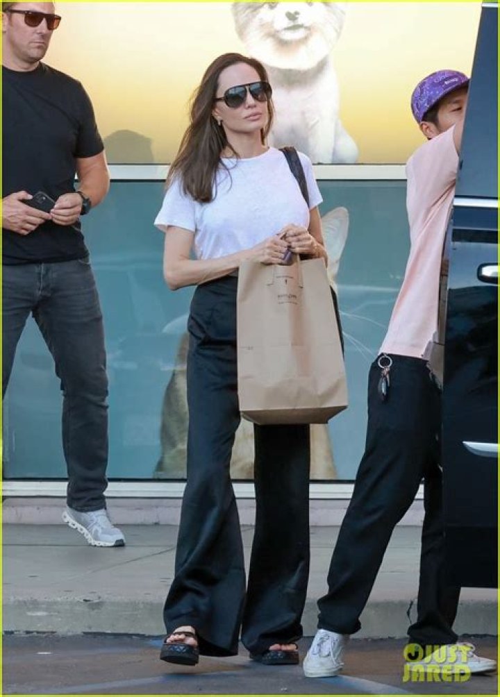 Angelina Jolie goes shopping with baby Zahara Marley. ANGELINA JOLIE OUT AND ABOUT IN CALIFORNIA, AMERICA - 20 JUL 2005