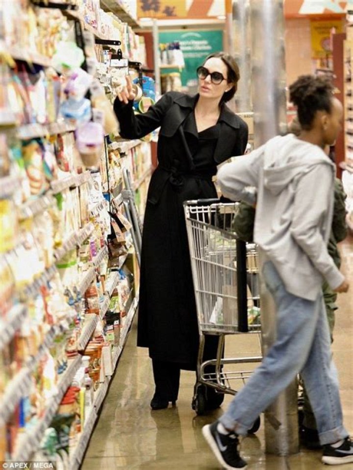 Angelina Jolie Grocery Shops With Vivienne