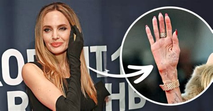 Angelina Jolie Holding Hands With Shiloh & Zahara