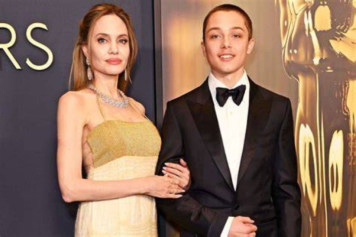 Angelina Jolie, Max Jolie-Pitt, Zahara Jolie-Pitt, Shiloh Jolie-Pitt, Knox Jolie-Pitt, Vivienne Jolie-Pitt