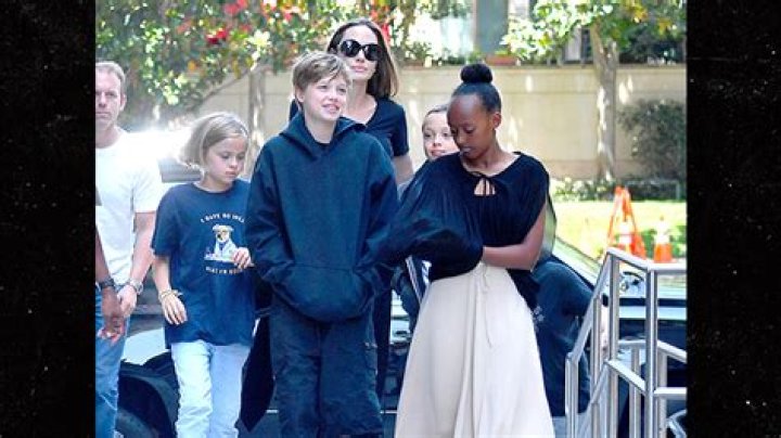Angelina Jolie Takes Her Kids To Dinner
