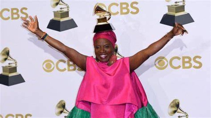 Angelique-Kidjo-grammys-2015-grammy-awards