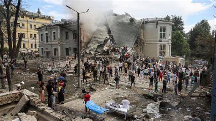 April 15, 2022, Kyiv, Ukraine: Ukraine: Ukrainian President VOLODYMYR ZELENSKYY delivers an address to the nation from the streets of the capital. 15 Apr 2022 Pictured: April 15, 2022, Kyiv, Ukraine: Ukraine: Ukrainian President VOLODYMYR ZELENSKYY delivers an address to the nation from the streets of the capital. Photo credit: ZUMAPRESS.com / MEGA TheMegaAgency.com +1 888 505 6342 (Mega Agency TagID: MEGA848557_001.jpg) [Photo via Mega Agency]