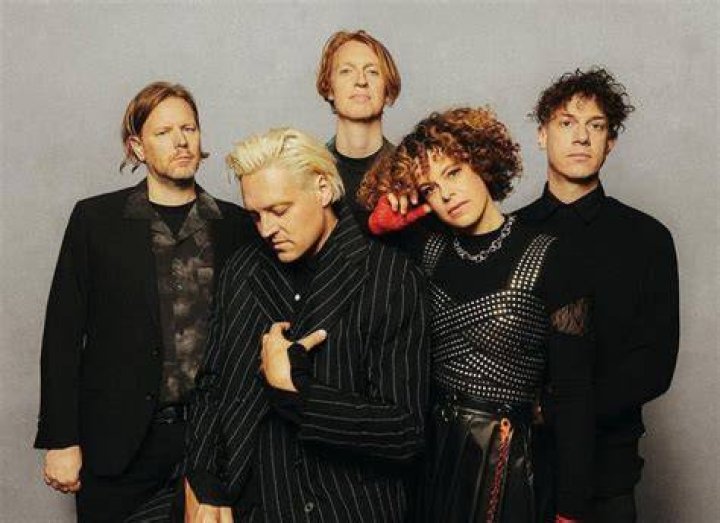 Arcade_Fire_Click_To_listen_Screen_clean_-shot-2012-03-02-at-2.29.20-PM