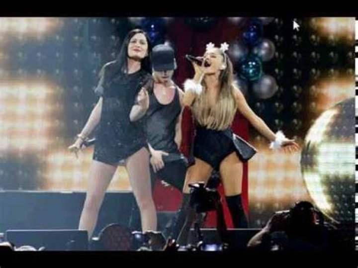 ariana-grande-flashes-butt-jingle-ball-gty-3