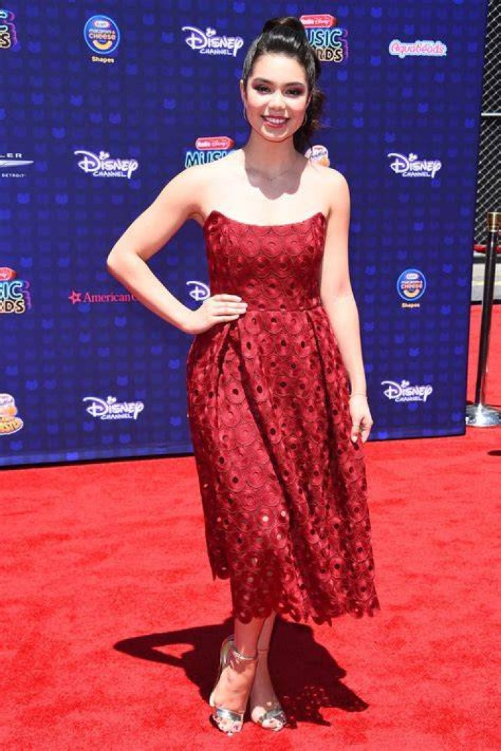Auli&rsquo;i-Cravalho-radio-disney-music-awards-2017