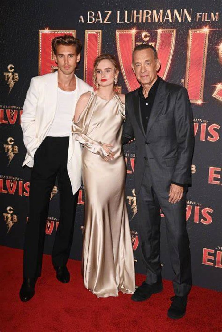 Austin Butler, Olivia Dejonge & Tom Hanks At An &lsquo;Elvis&rsquo; Photocall