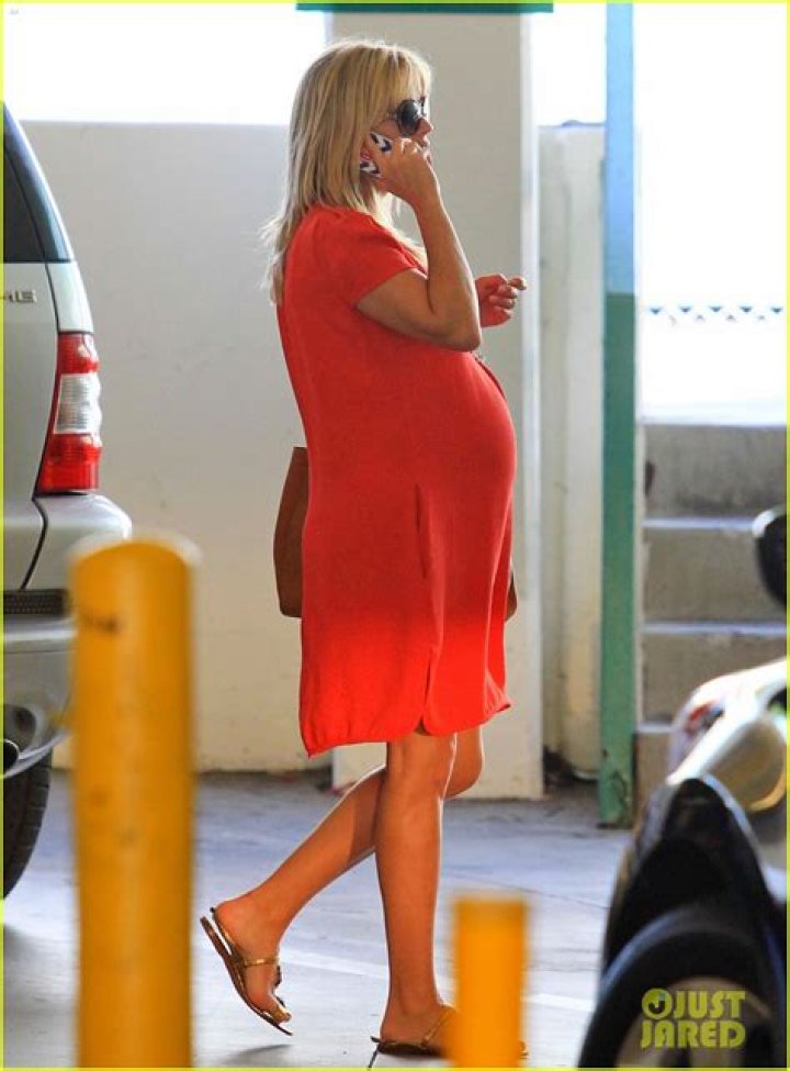 Baby-Bump-Gallery-Reese-Witherspoon