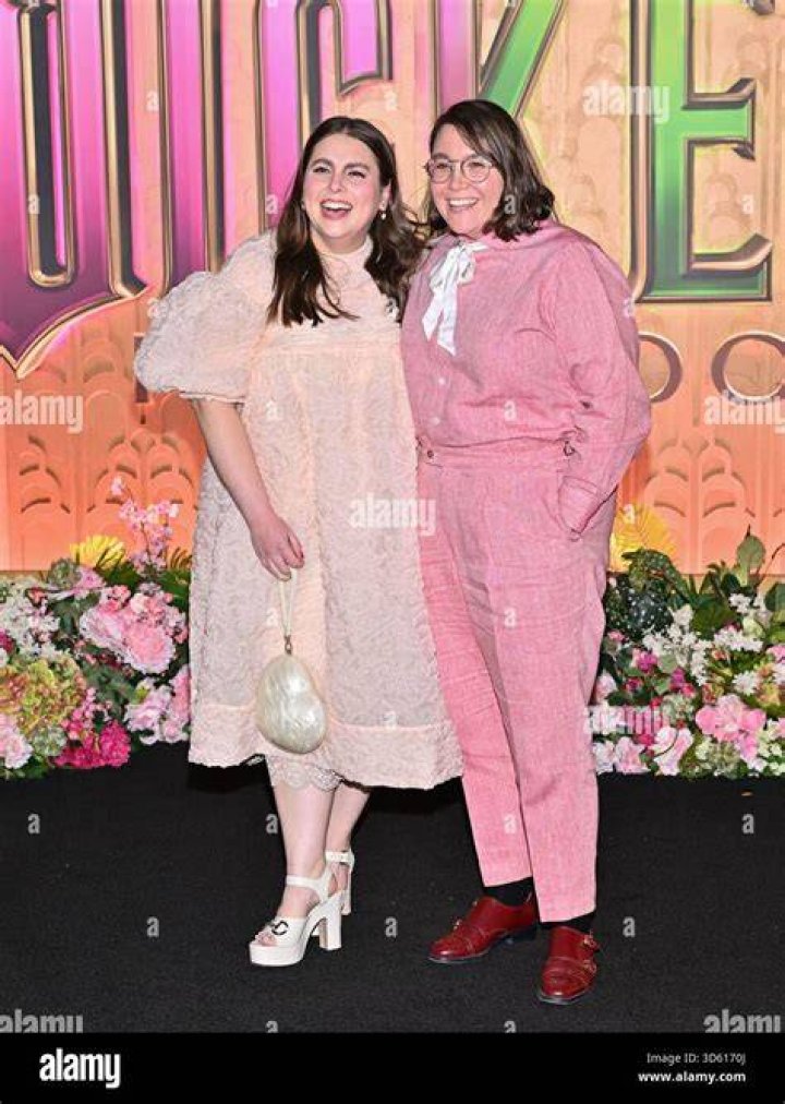 Beanie Feldstein & Bonnie Chance Roberts
