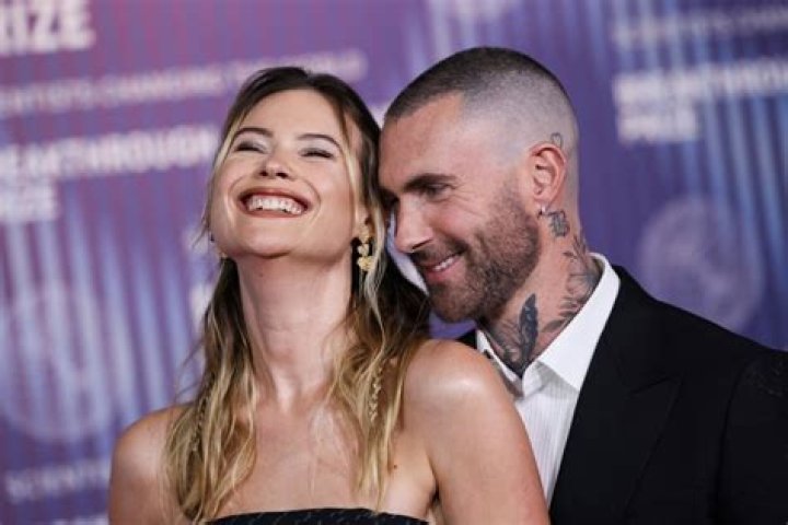 Behati Prinsloo, Adam Levine