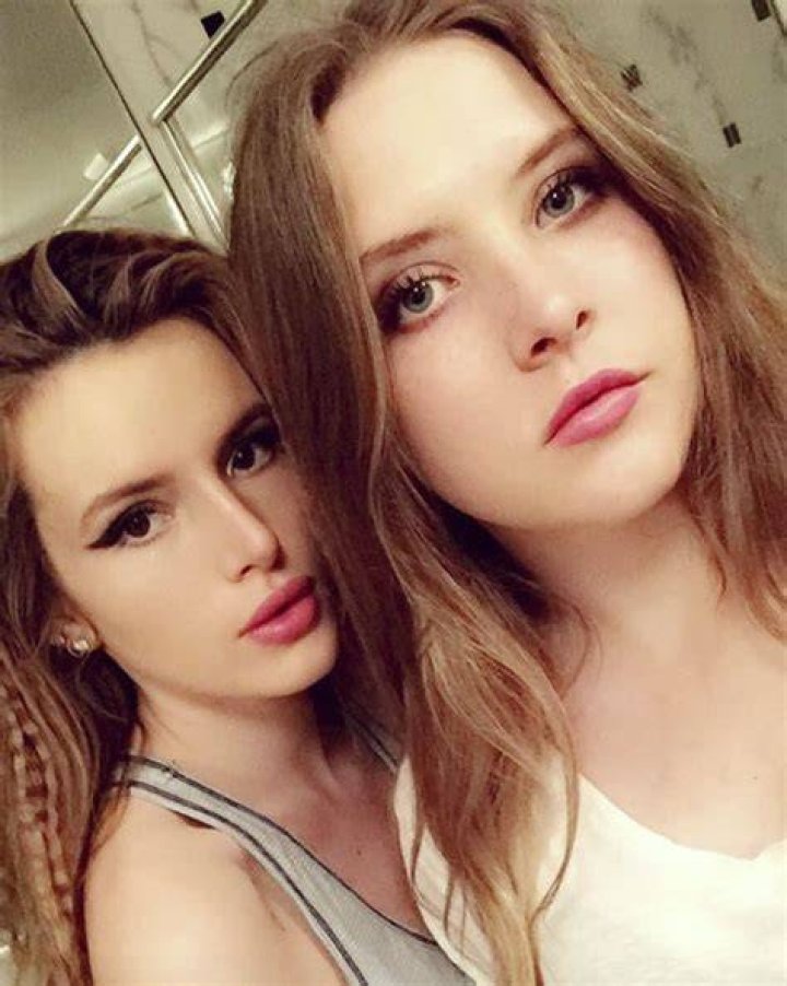 bella-pendergast-bella-thorne-pics-1