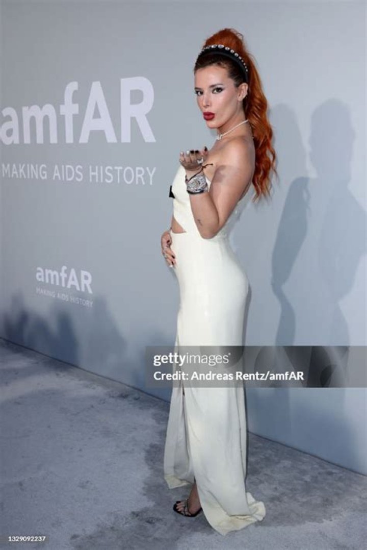 Bella Thorne amfAR Gala, Arrivals, Los Angeles, USA - 04 Nov 2021