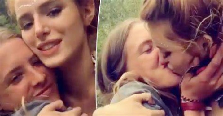 bella-thorne-kissing-girl-friend