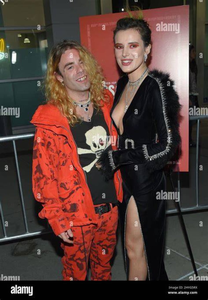 Bella Thorne, Mod Sun Bella Thorne out and about, Los Angeles, USA - 19 Oct 2017 Bella Thorne stepped out with rumored boyfriend Mod Sun for lunch in Studio City