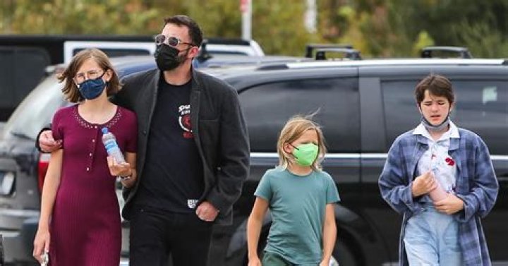 Ben Affleck & 3 Kids Head Out To DInner