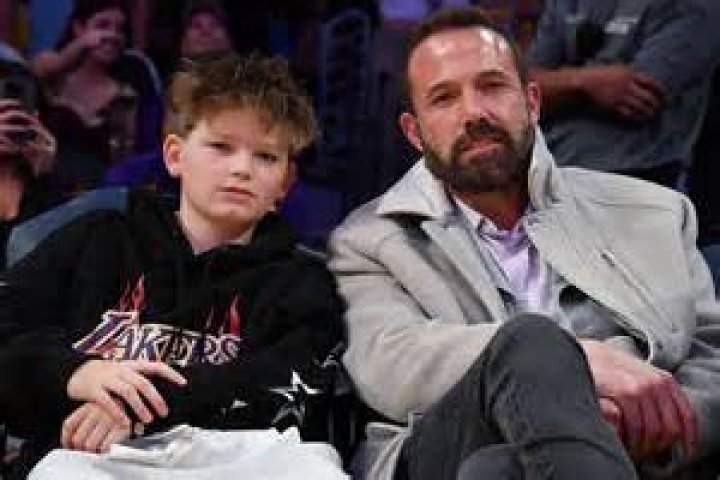 Ben Affleck Gives Samuel A Lift In A Christmas Tree Lot