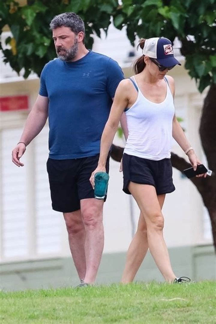 Ben Affleck & Jennifer Garner stroll with their kids