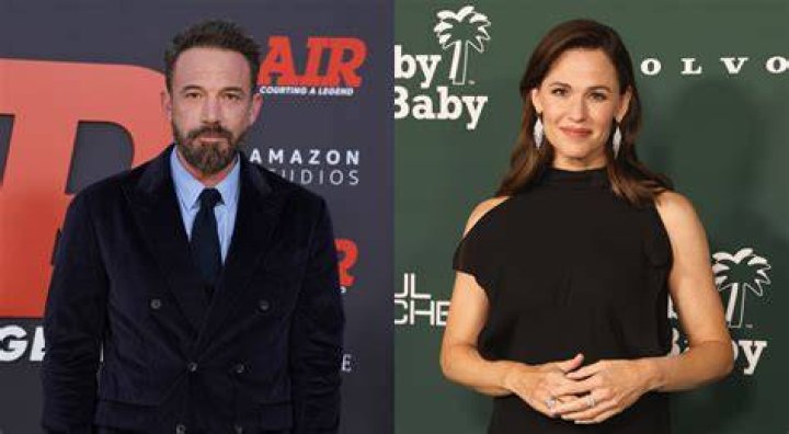 Ben Affleck Puts His Arm Around J.Lo