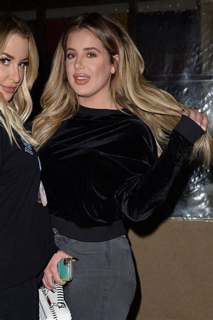 Beverly Hills, CA - Brielle Biermann and her mother Kim Zolciak have lunch with friends at IL Pastaio in Beverly Hills. Pictured: Kim Zolciak, Brielle Biermann BACKGRID USA 19 OCTOBER 2021 BYLINE MUST READ: The Daily Stardust / BACKGRID USA: +1 310 798 9111 / UK: +44 208 344 2007 / *UK Clients - Pictures Containing Children Please Pixelate Face Prior To Publication*