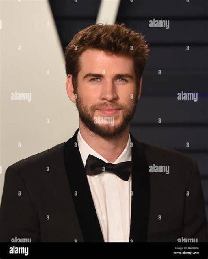 Beverly Hills, CA - *EXCLUSIVE* - Liam Hemsworth and his new model girlfriend, Gabriella Brooks, hang out outside of a Los Angeles gym and the couple pack on some passionate PDA. The two exchange a very passionate hug and a tender kiss outside of their ride. Pictured: Liam Hemsworth, Gabriella Brooks BACKGRID USA 3 FEBRUARY 2020 USA: +1 310 798 9111 / UK: +44 208 344 2007 / *UK Clients - Pictures Containing Children Please Pixelate Face Prior To Publication*