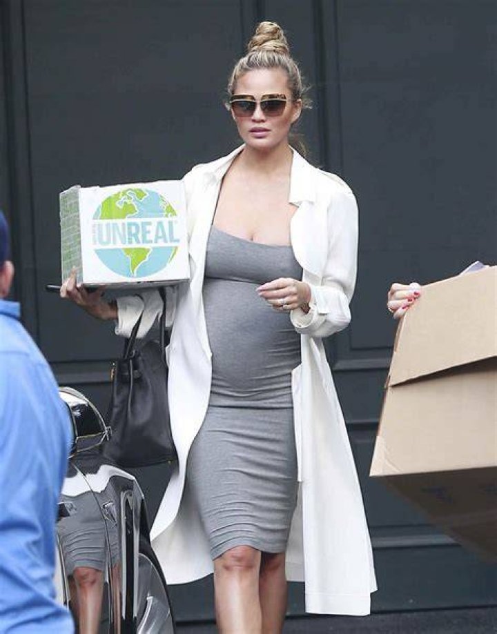 Beverly Hills, CA - Pregnant Chrissy Teigen and husband John Legend stock up on groceries on Thanksgiving Eve at a Bev Hills grocery store. We catch Chrissy with her pregnant belly on full display as the Versace tee rides up her baby bump. The couple did a handful of shopping leaving the grocery store with two full shopping carts. Pictured: Chrissy Teigen, John Legend BACKGRID USA 23 NOVEMBER 2022 BYLINE MUST READ: SPOT / BACKGRID USA: +1 310 798 9111 / UK: +44 208 344 2007 / *UK Clients - Pictures Containing Children Please Pixelate Face Prior To Publication*