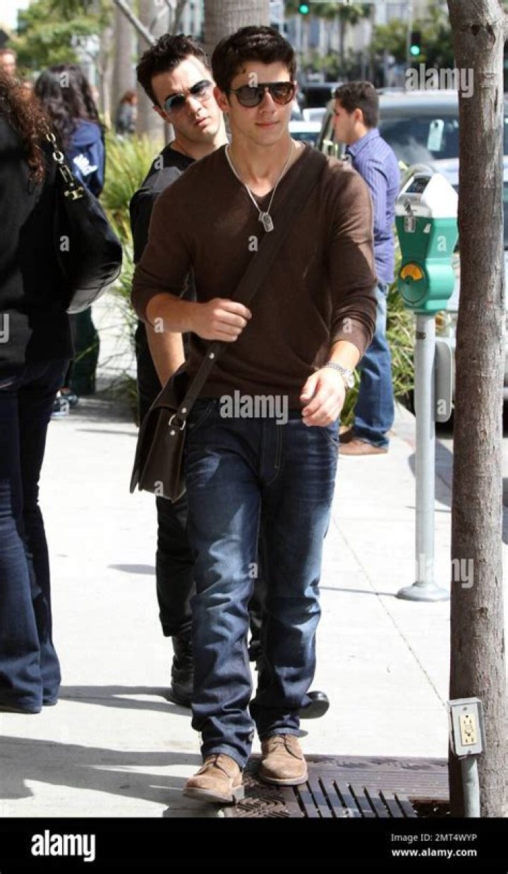 Beverly Hills, CA - The Jonas Brothers Nick, Joe, Kevin and little brother Frankie (Bonus Jonas) dine with Sophie Turner and Danielle Jonas at Mr Chow in Beverly Hills.Pictured: Joe Jonas, Sophie TurnerBACKGRID USA 29 APRIL 2019 BYLINE MUST READ: NGRE / BACKGRIDUSA: +1 310 798 9111 / : +44 208 344 2007 / *UK Clients - Pictures Containing ChildrenPlease Pixelate Face Prior To Publication*