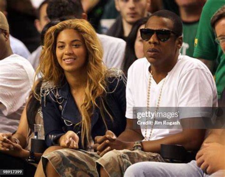 beyonce-jay-z-cavaliers-fan