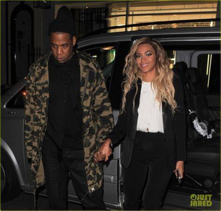 Beyonce & Jay-Z Holding Hands