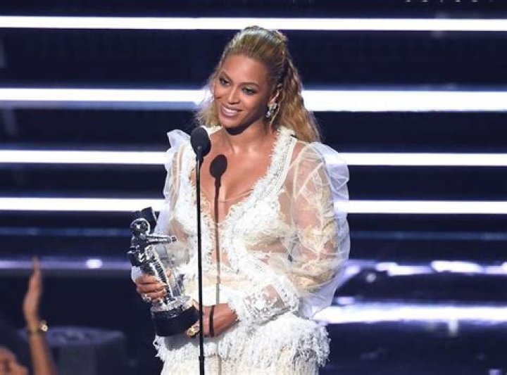 beyonce-wins-vmas-