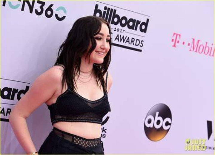 billboard-awards-2017-beauty-noah-cyrus