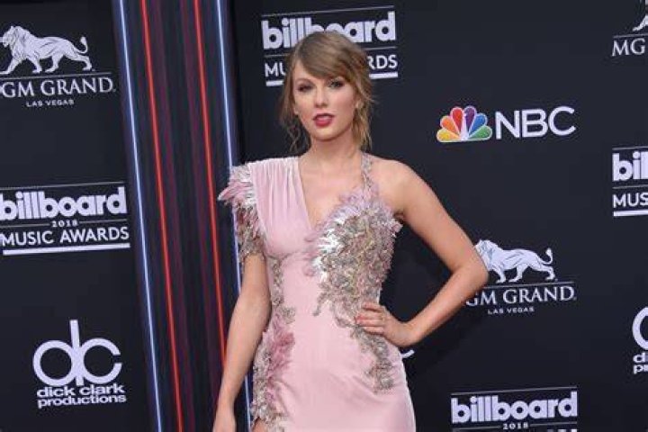 billboard-awards-2017-beauty-taylor-grey