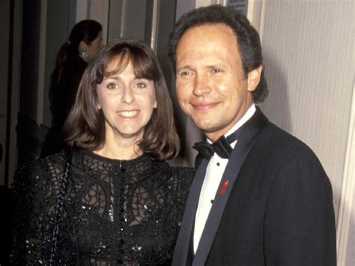 billy crystal wife