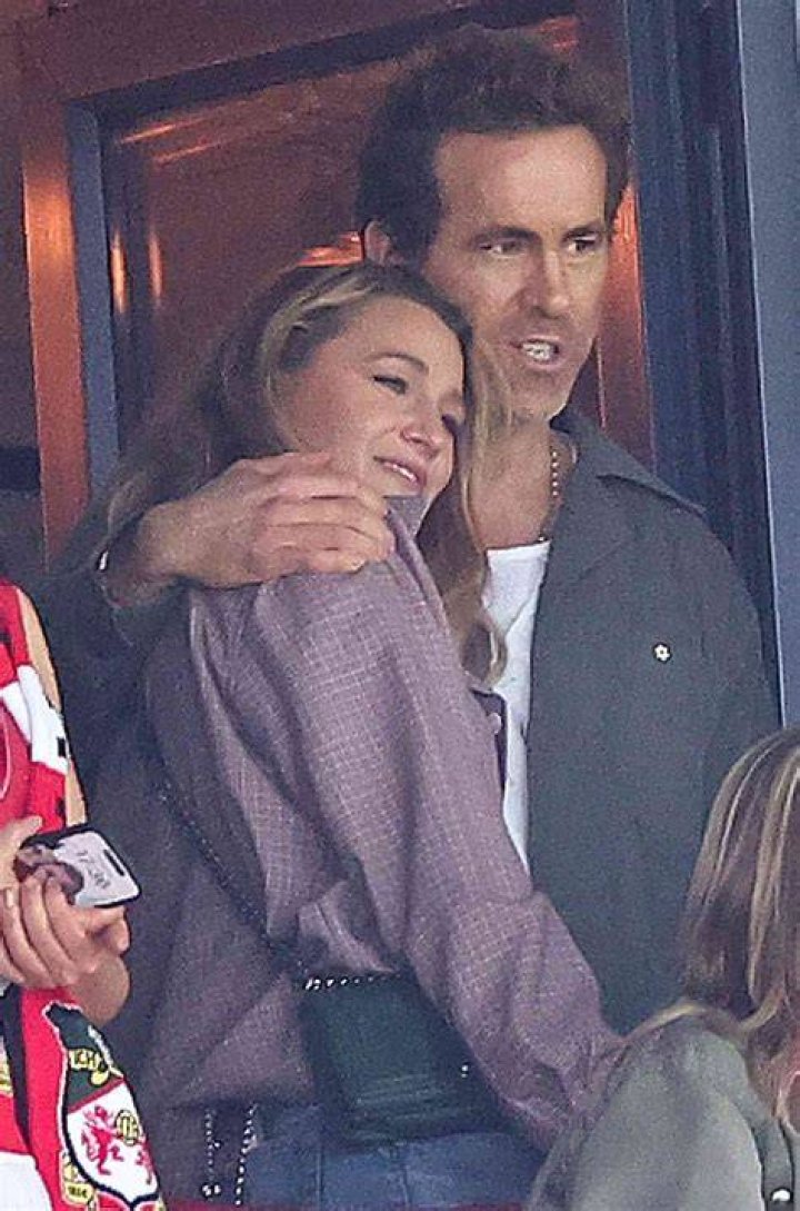 Blake Lively Ryan Reynolds PDA