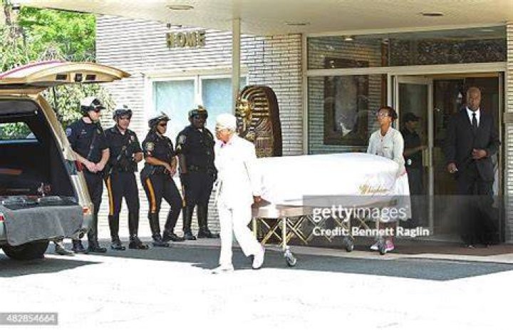 bobbi-kristina-burial-1