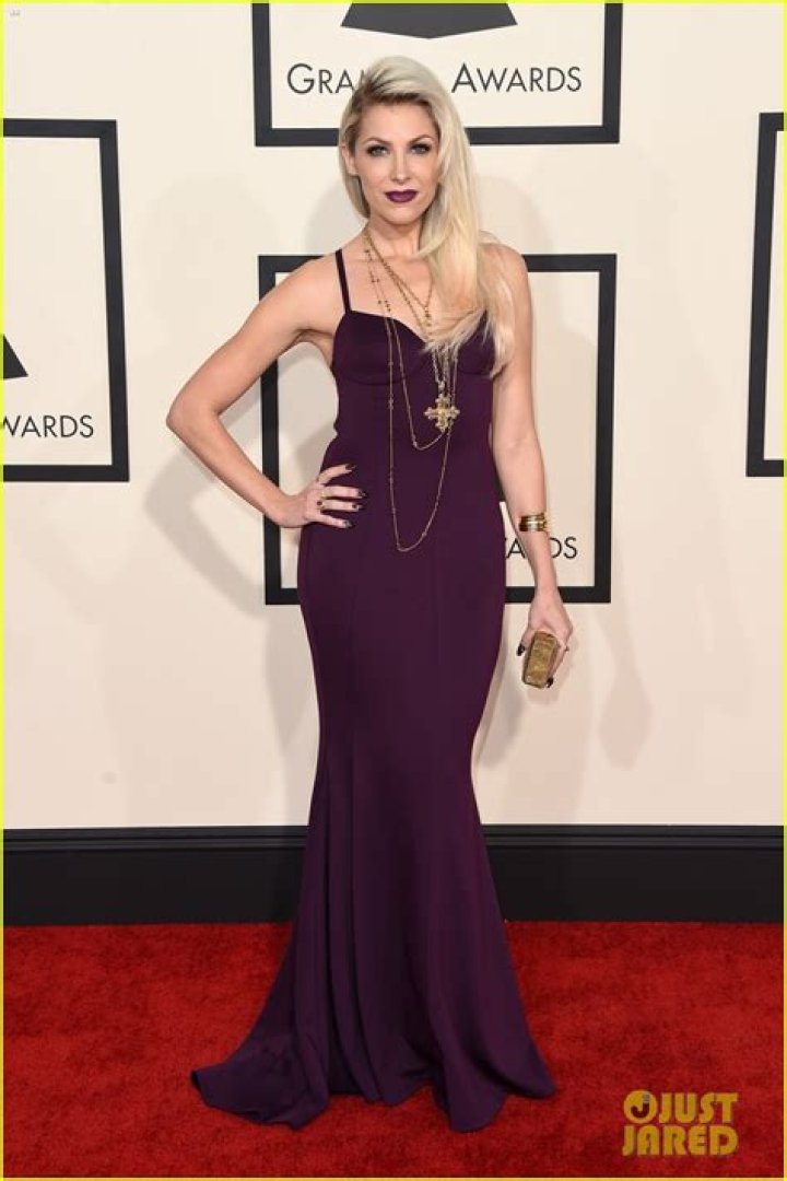 Bonnie-McKee-grammys-2015-grammy-awards